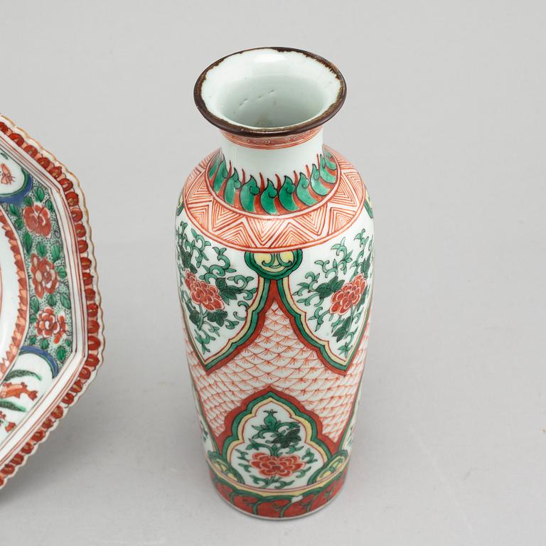 Two pieces of chinese porcelain, 19th century.