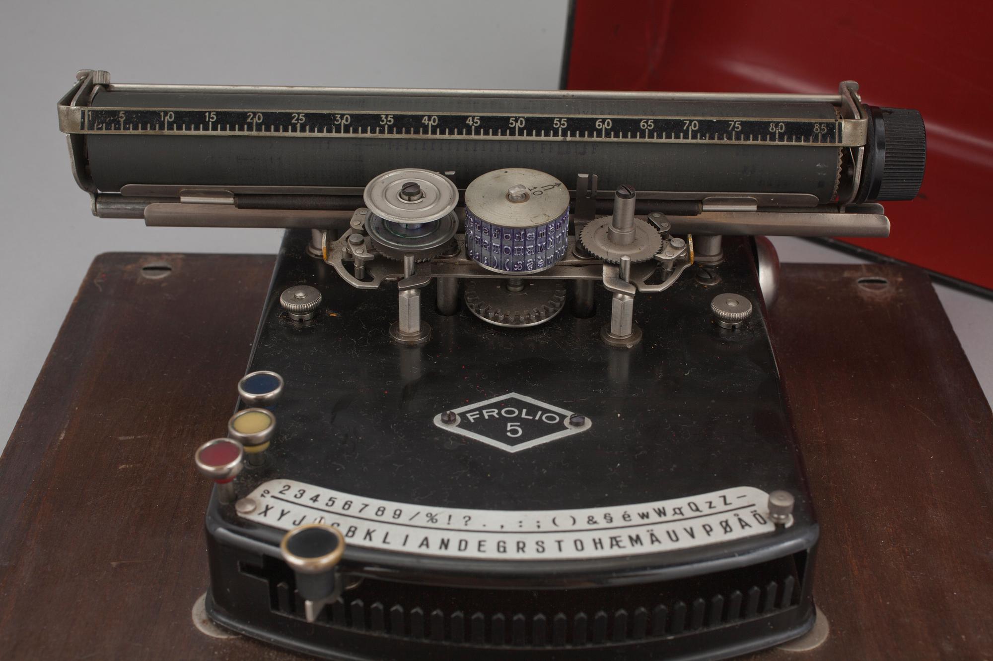 TANGENTSBORDSSKRIVMASKIN, Frolio 5, Gundka Werke, Brandenburg, Tyskland, 1924-1930.