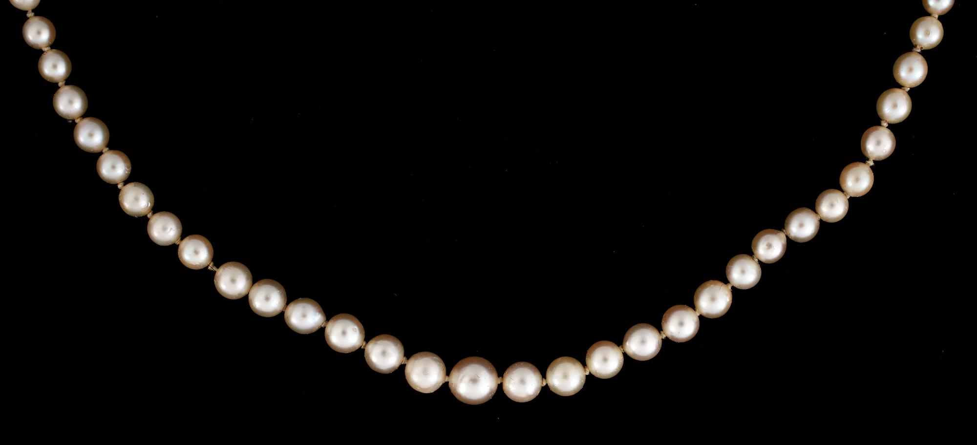 PÄRLCOLLIER, odlade pärlor, lås 18 k guld.