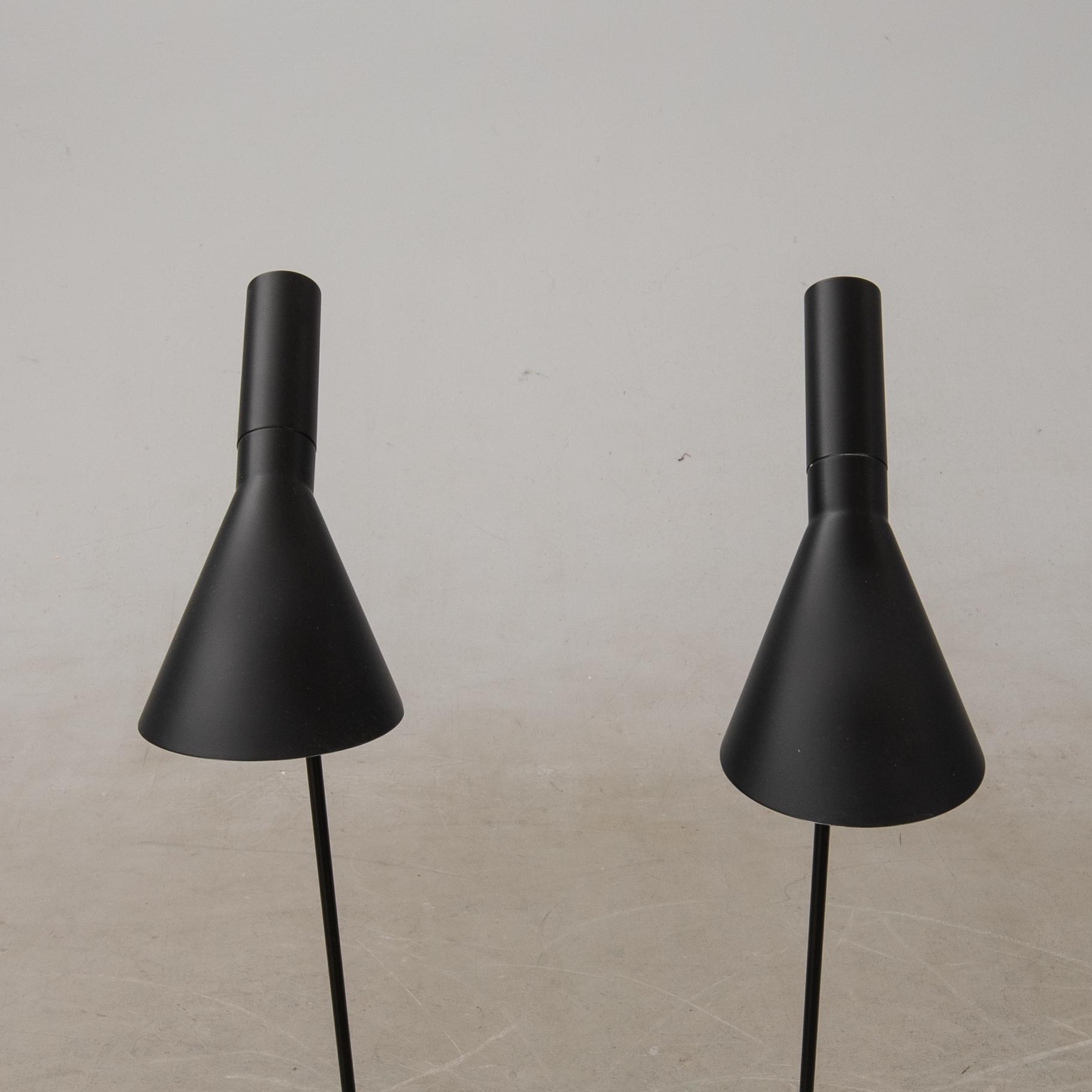 Arne Jacobsen, golvlampor 1 par, "AJ" för Louis Poulsen, Danmark.