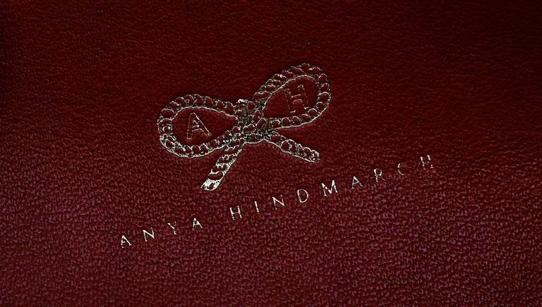 VÄSKA, Anya Hindmarch, 2000-tal.