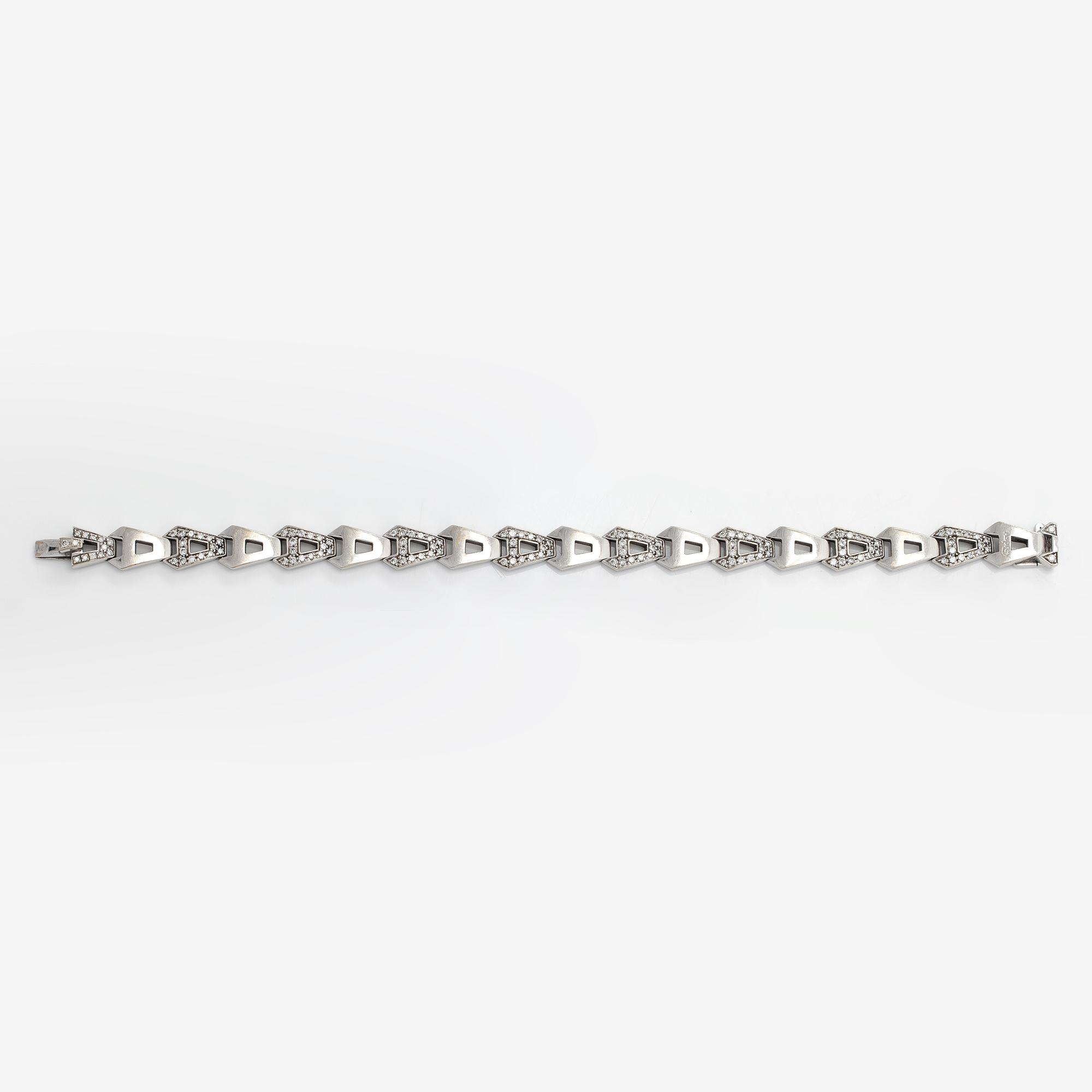Asprey, An 18K white gold bracelet with diamonds ca. 2.00 ct in total.