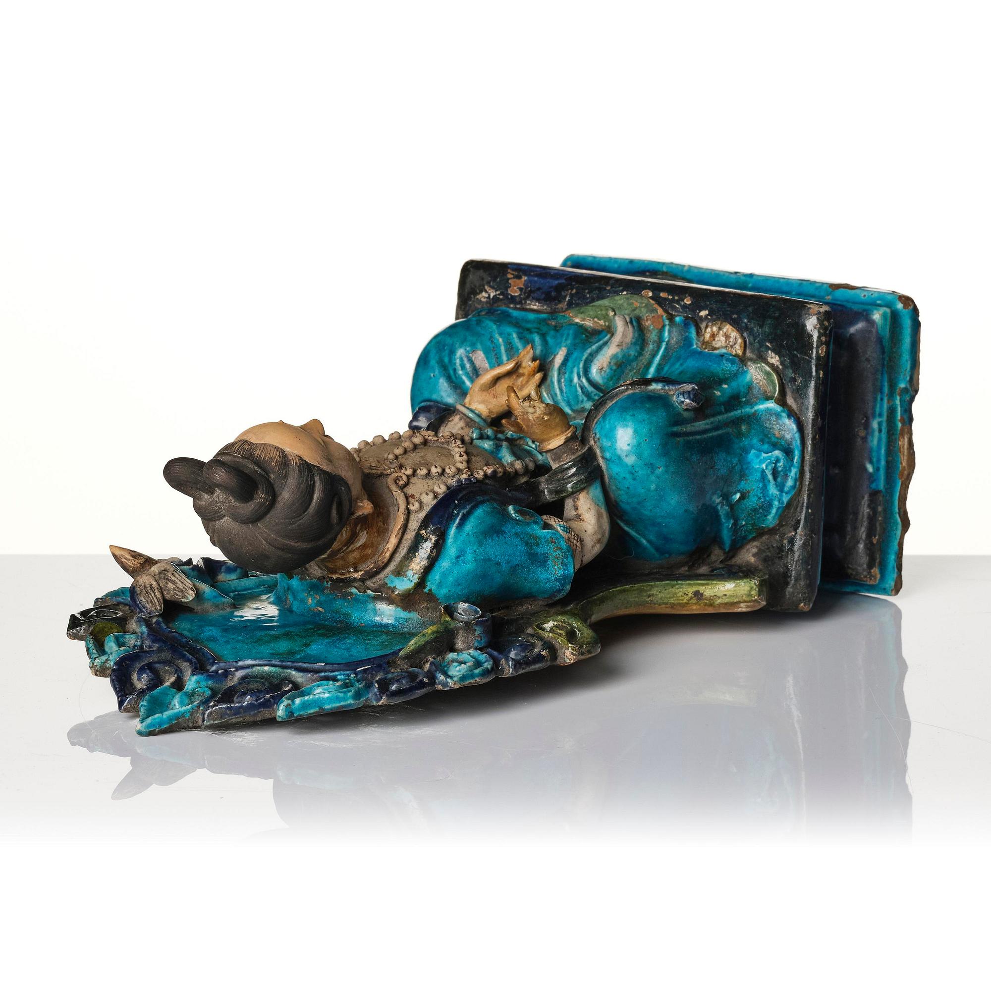 A  turquoise glazed figure of Guanyin, Ming dynasty (1368-1644).