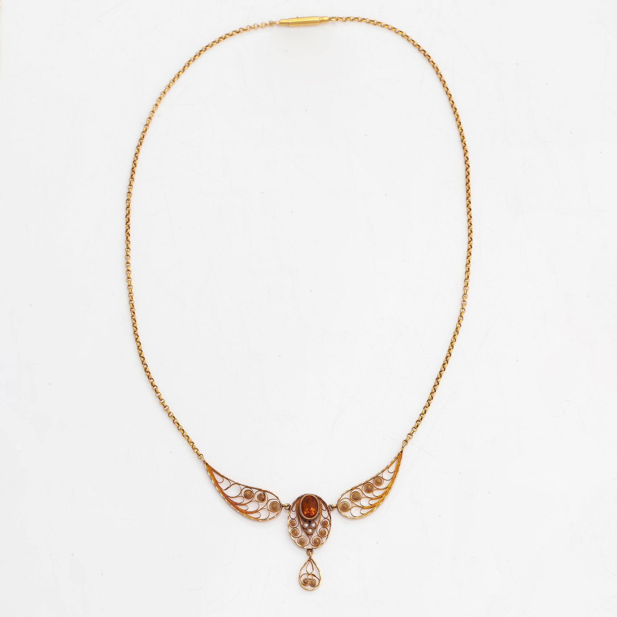An 18K gold filigree necklace with seed pearls and a citrine, Stockholm 1910.