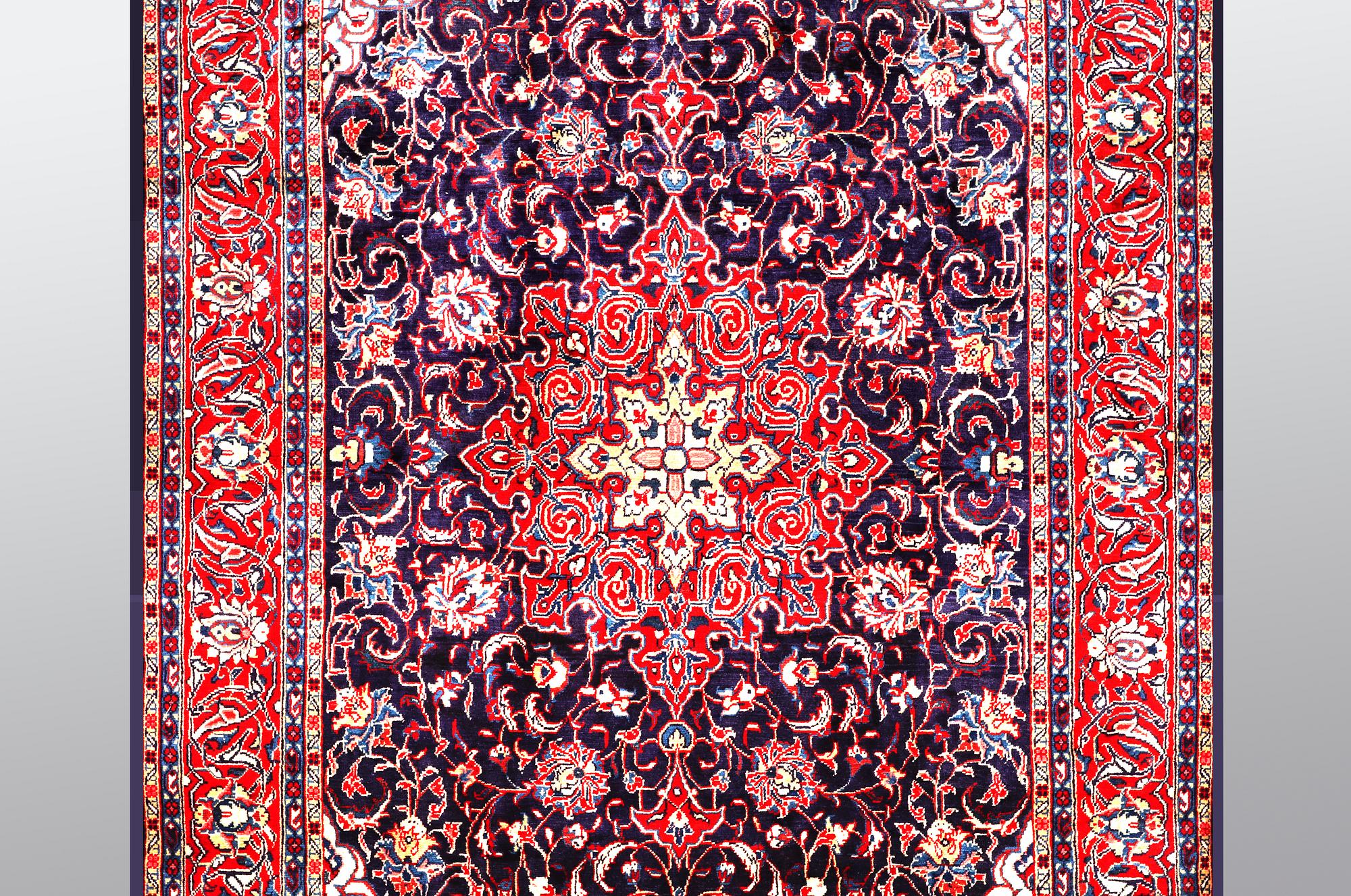 A carpet, Sarouk, ca 342 x 214 cm.
