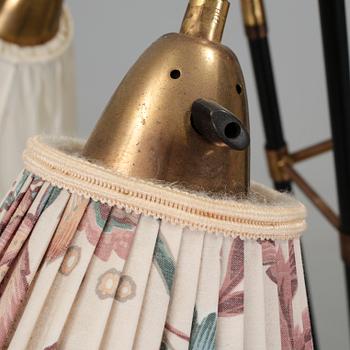GOLVLAMPA, svartlackerat stål och mässing, 1950-tal.