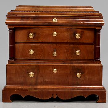 BYRÅ, senempire, 1800-talets första hälft/mitt.