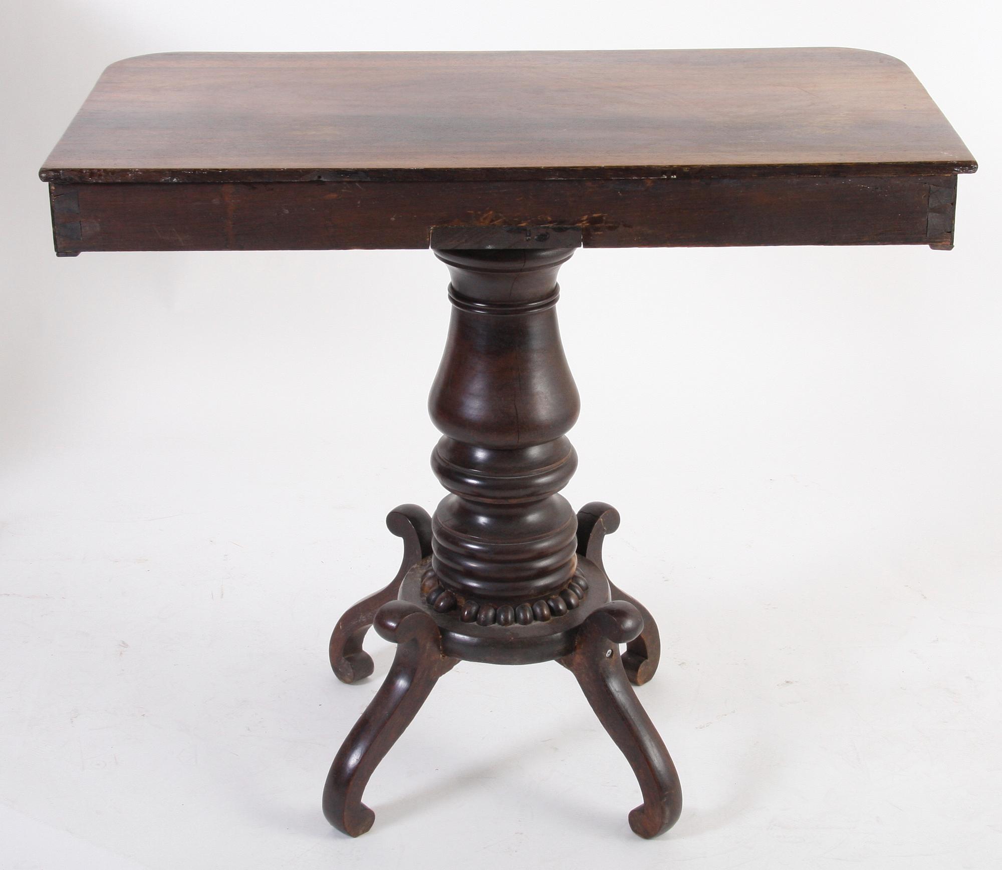 PELARBORD, ett par, 1800-tal. England, bla mahogny.