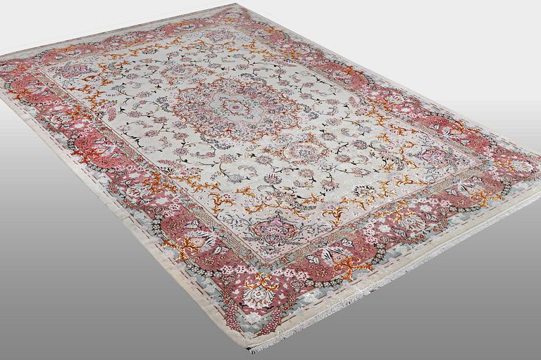 A carpet, Tabriz par silk, 60 Raj, ca 294 x 197 cm.
