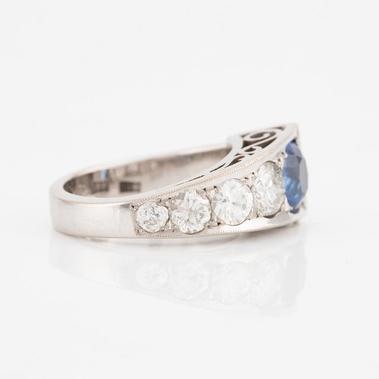 Ring, Lantz, 18K white gold with sapphire and brilliant-cut diamonds.