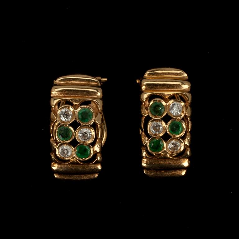 ÖRHÄNGEN, guld 14K, smaragder, diamanter. Vikt 3,3 g.