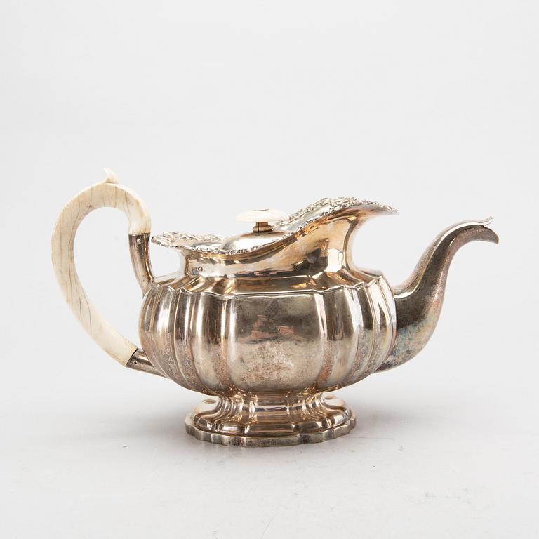 A Russian 3 pcs sivler teaservice assayermakr of N L Dubrovin Moscow 1840, totla weight ca 1450 gr.