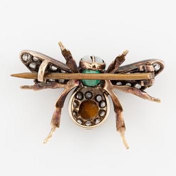 A brooch in silver and 14K gold with coloured gemstones and rose-cut diamonds.