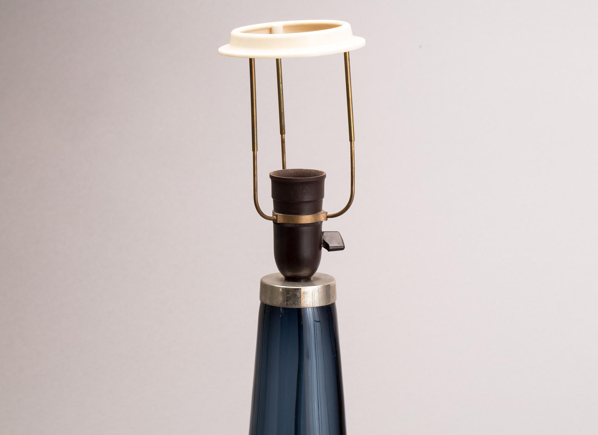 BORDSLAMPA, glas, Carl Fagerlund, Orrefors, 1900-talets andra hälft.