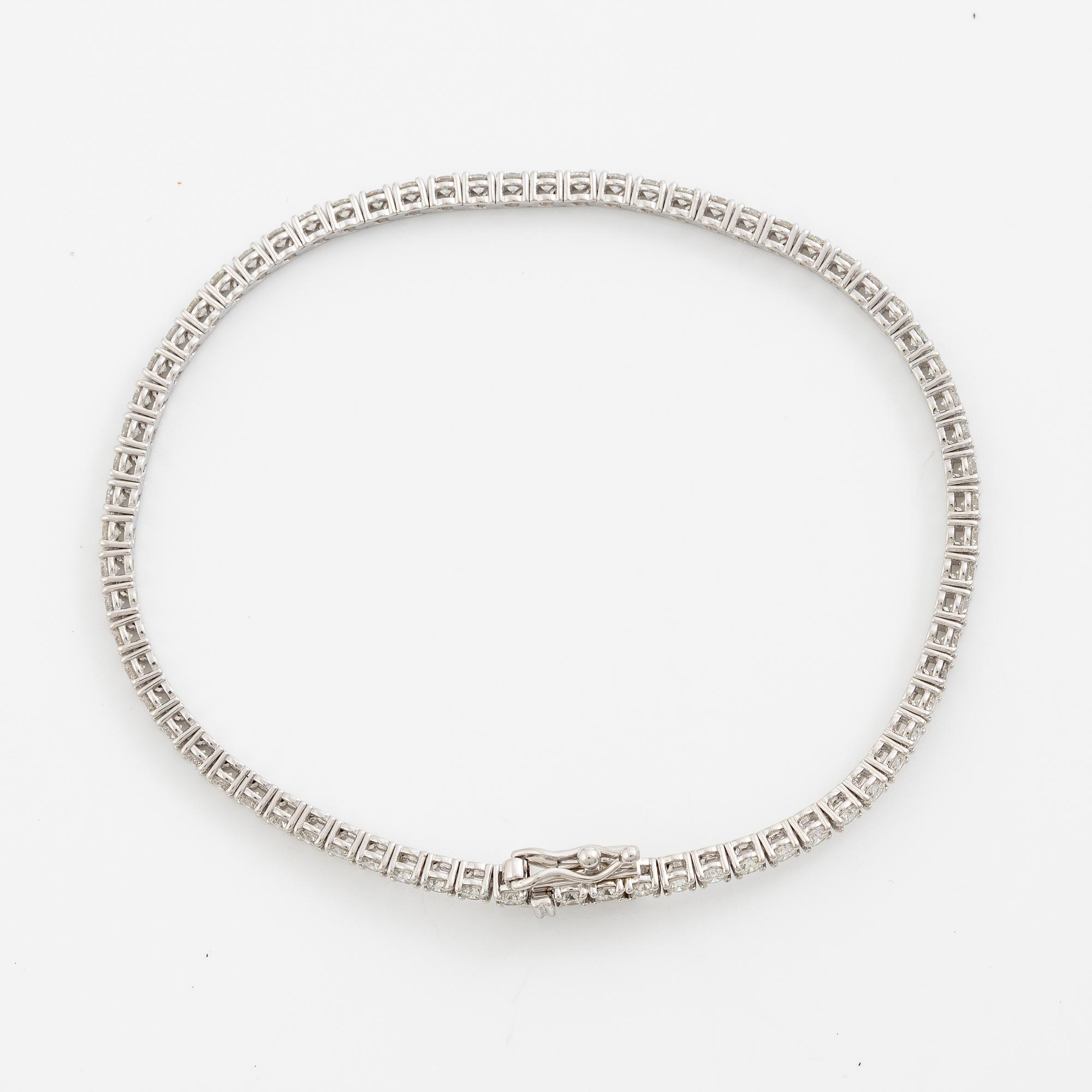 Tennis bracelet 18K white gold with brilliant-cut diamonds.