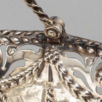 An English 18th century silver sweet meat basket, mark of Richard Meach, London 1773.