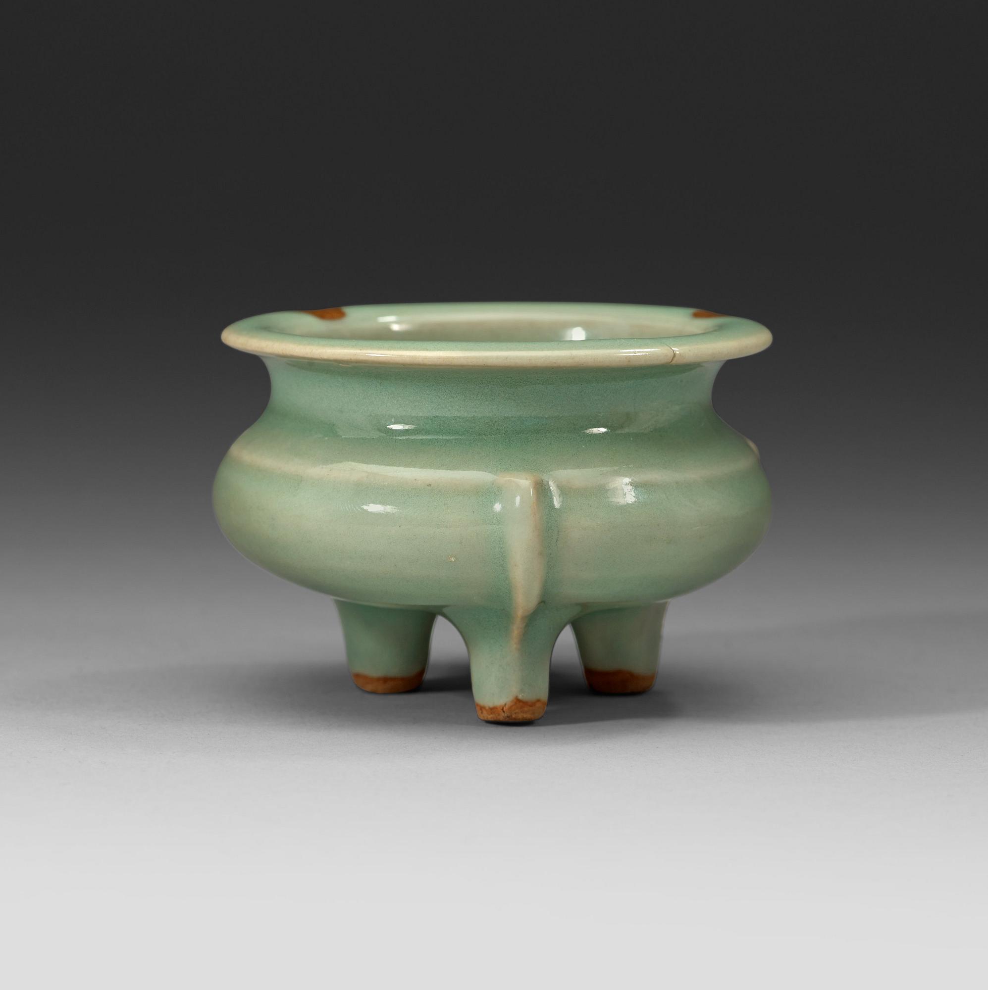 RÖKELSEKAR, celadon, Longquan. Södra Songdynastin (1127-1279).