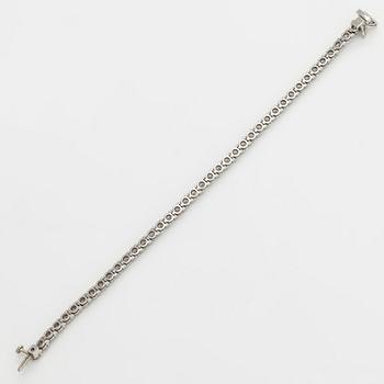 Tiffany & Co, "Victoria" tennisrannekoru, platinaa sekä briljantti- ja marquisehiottuja timantteja.