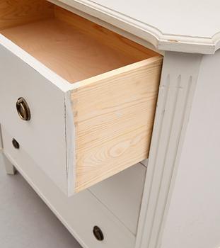 BYRÅ, gustaviansk stil, 1900-talets andra hälft.