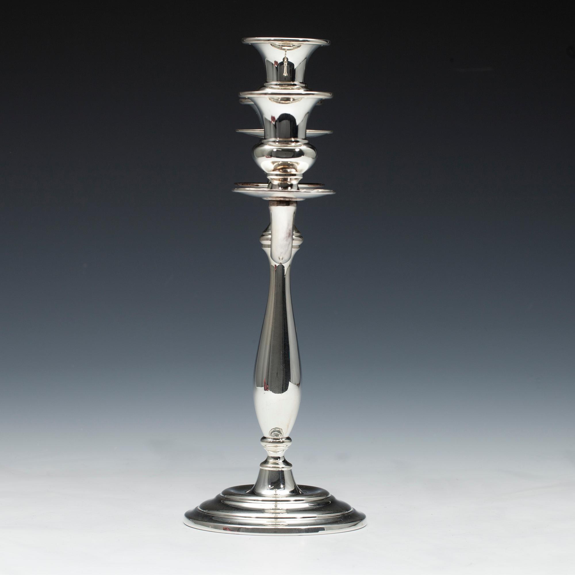 LJUSSTAKE, trearmad. 800 silver, Italien 1990-tal. Vikt 485 g.