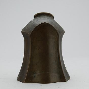 SPARBÖSSA. Brons. 1900-talets första hälft.