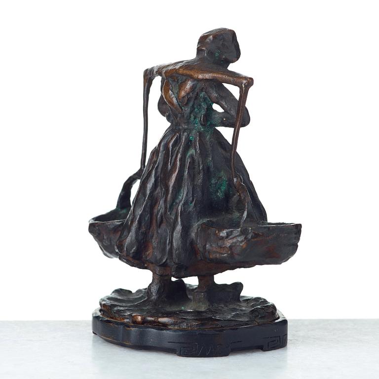 Carl Milles, Woman carrying water (for salt and pepper).