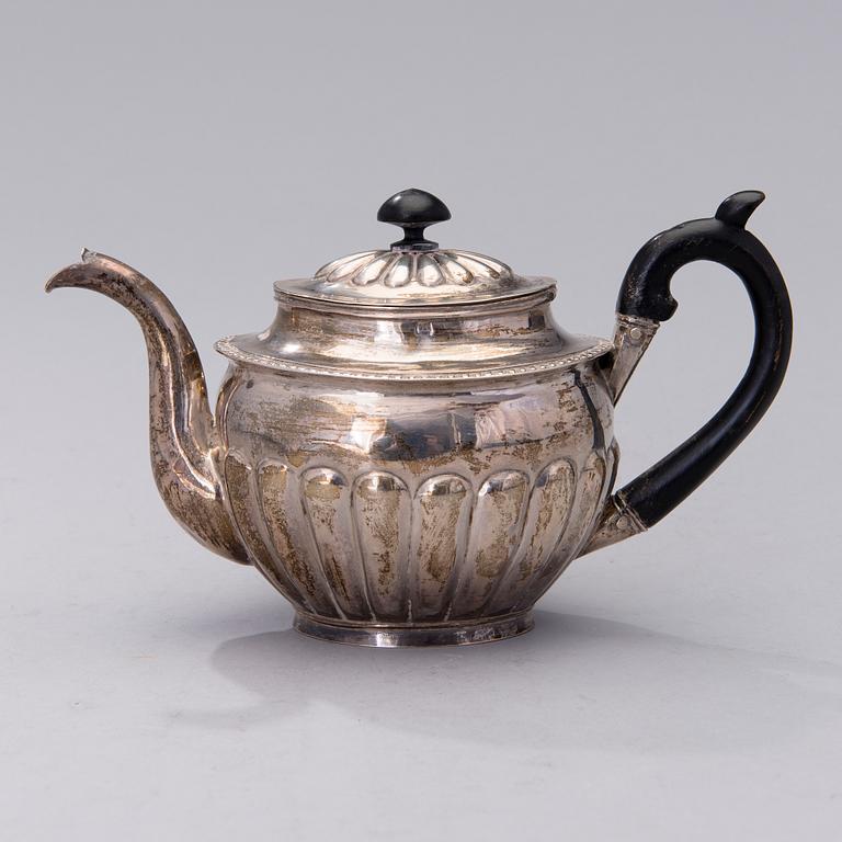 A Russian empire silver tea pot, assay master Michail Michailovich Kaprinski, Moscow 1823. Weight 306 g.