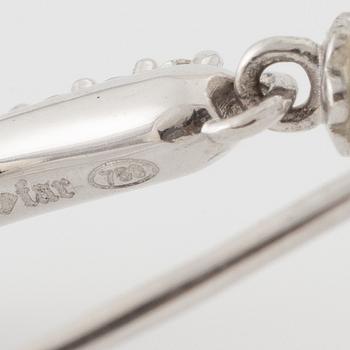 Örhängen 18K vitguld med odlade barocka sötvattenspärlor och briljantslipade diamanter.