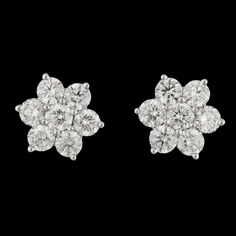 A pair of brilliant cut diamond cluster earrings, tot. 2.03 cts.