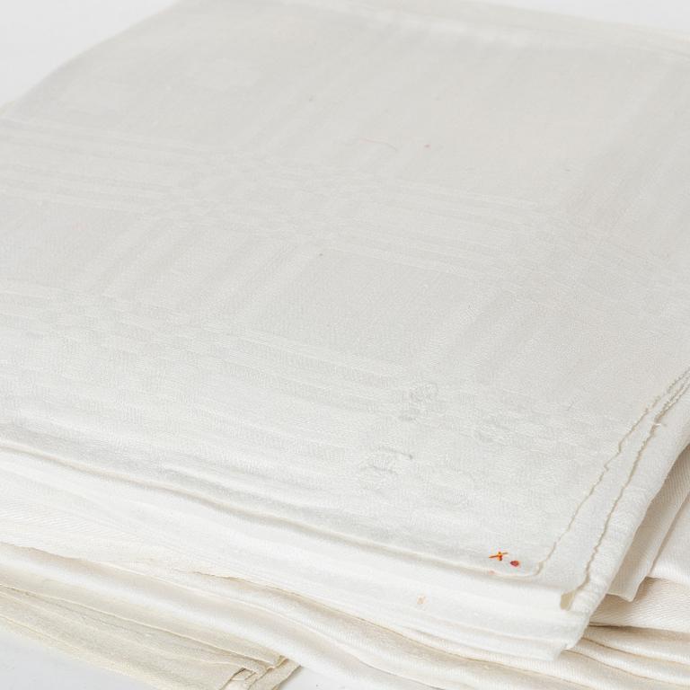 Napkins, 16 pcs, linen damask, circa 1800.