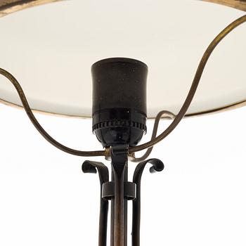 Evard Trulsson, bordslampa, brons med dekor av döskalle i foten, 1900-talets början.