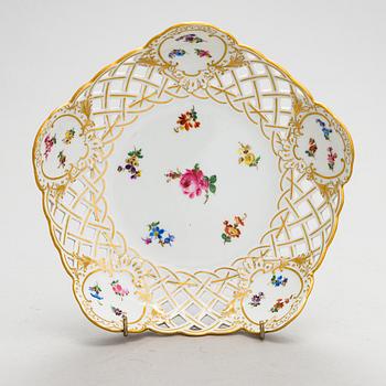 A 38-piece Meissen porcelain coffee set. 20th century.