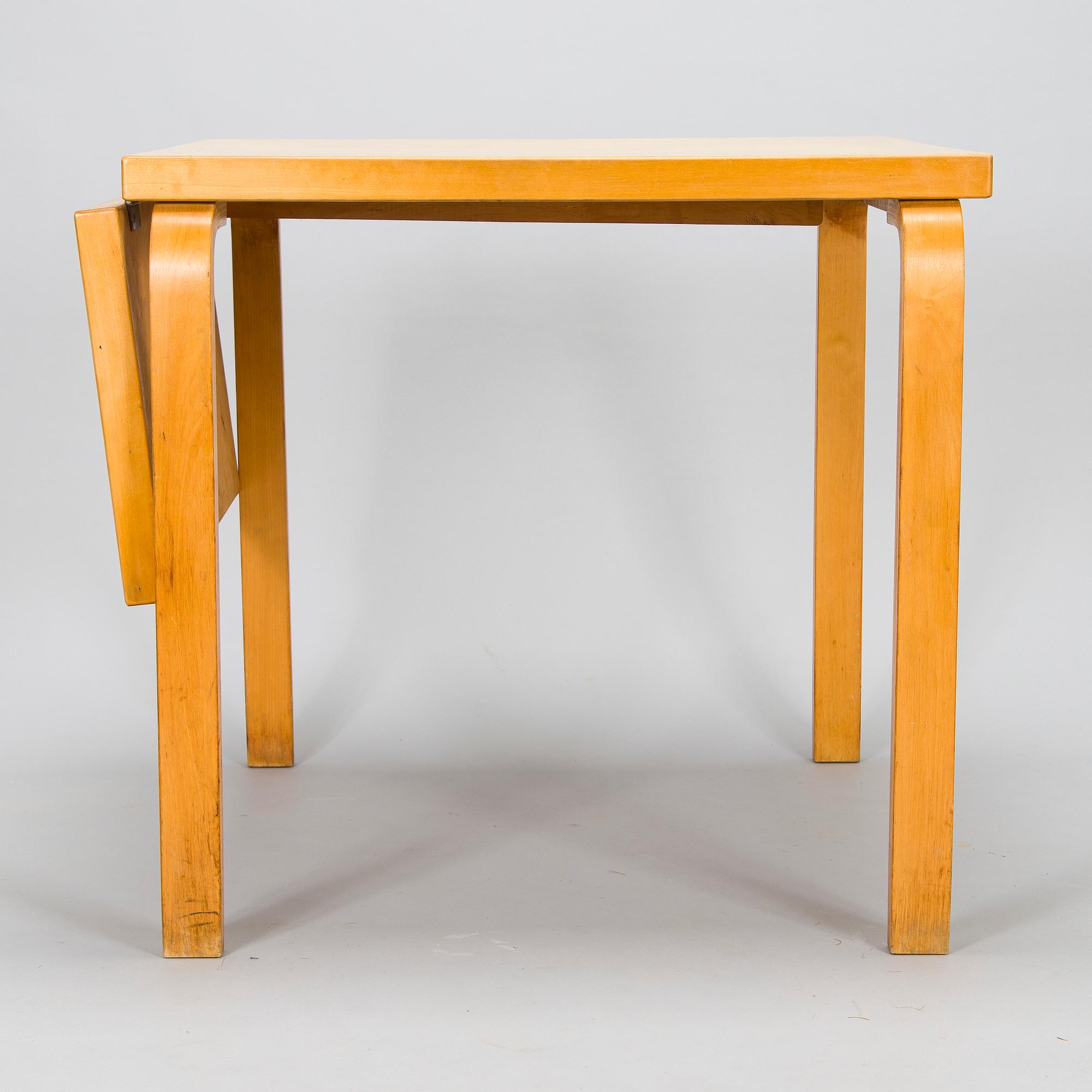 Alvar Aalto,  A mid-20th century drop leaf table. Artek Finland.