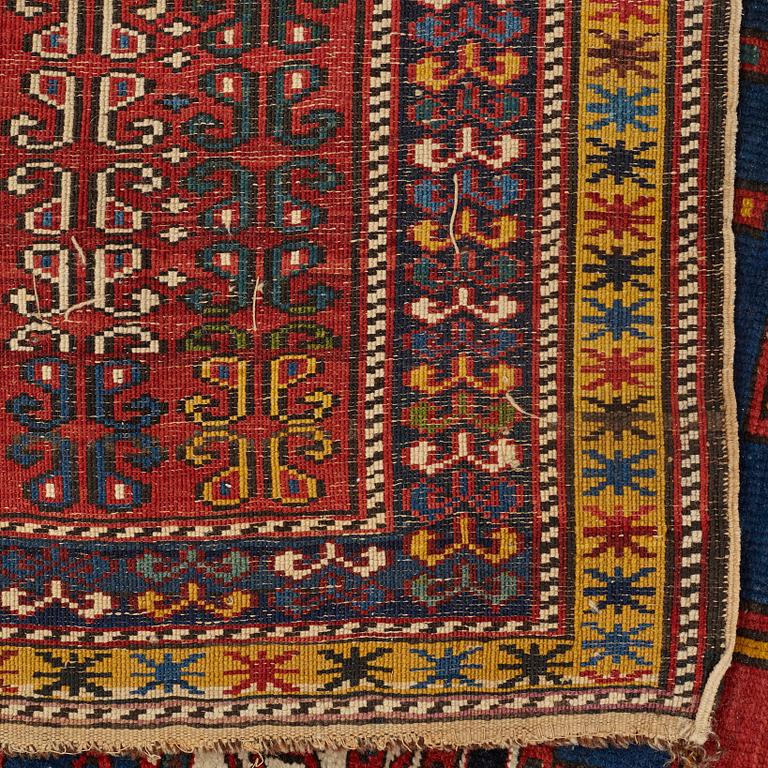 A RUG, antique Shirvan probably, ca 177 x 138,5 cm.