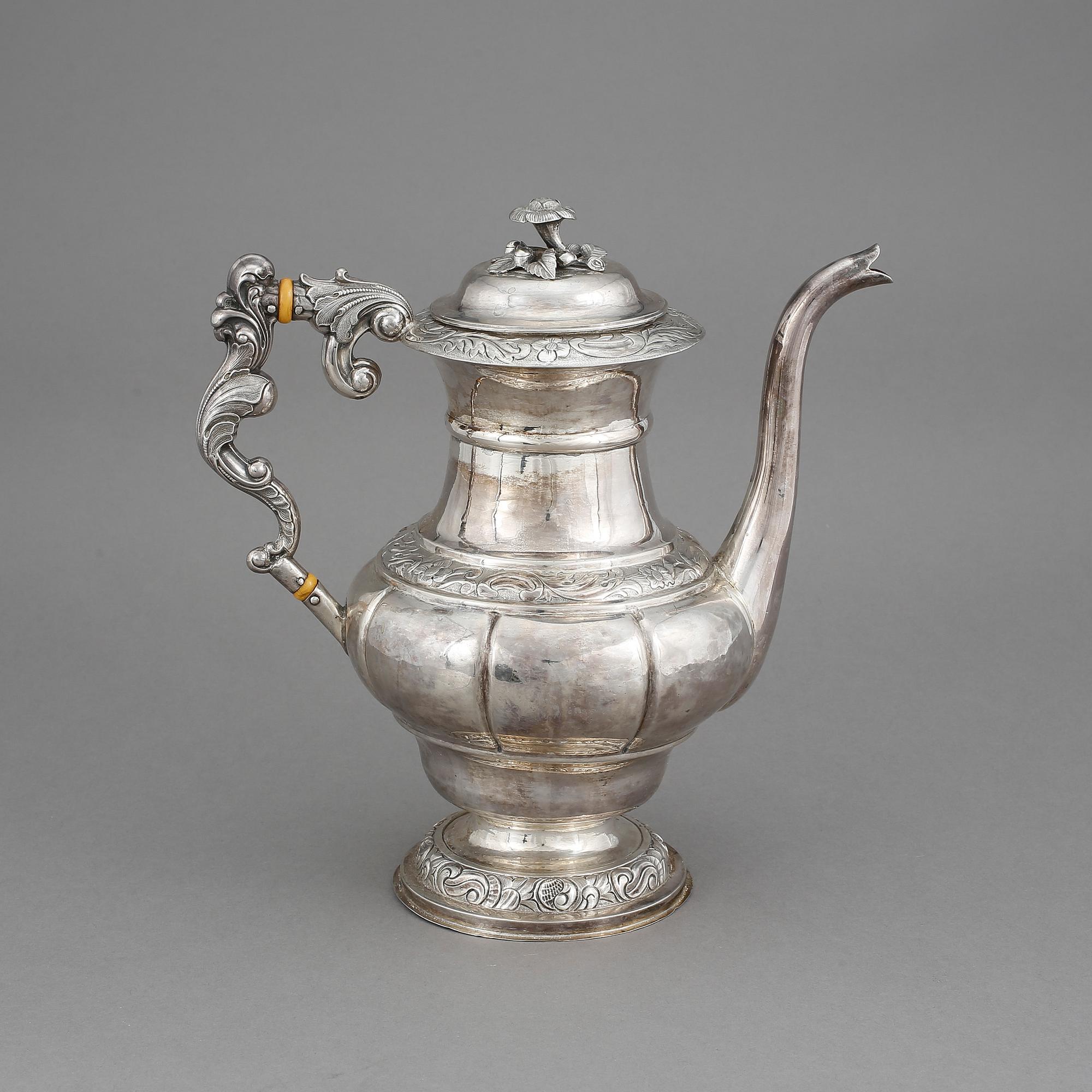 KAFFEKANNA, silver, senempire/nyrokoko, sannolikt Carl Fredrik Hultbom, Stockholm 1841. vikt ca 704 gram.