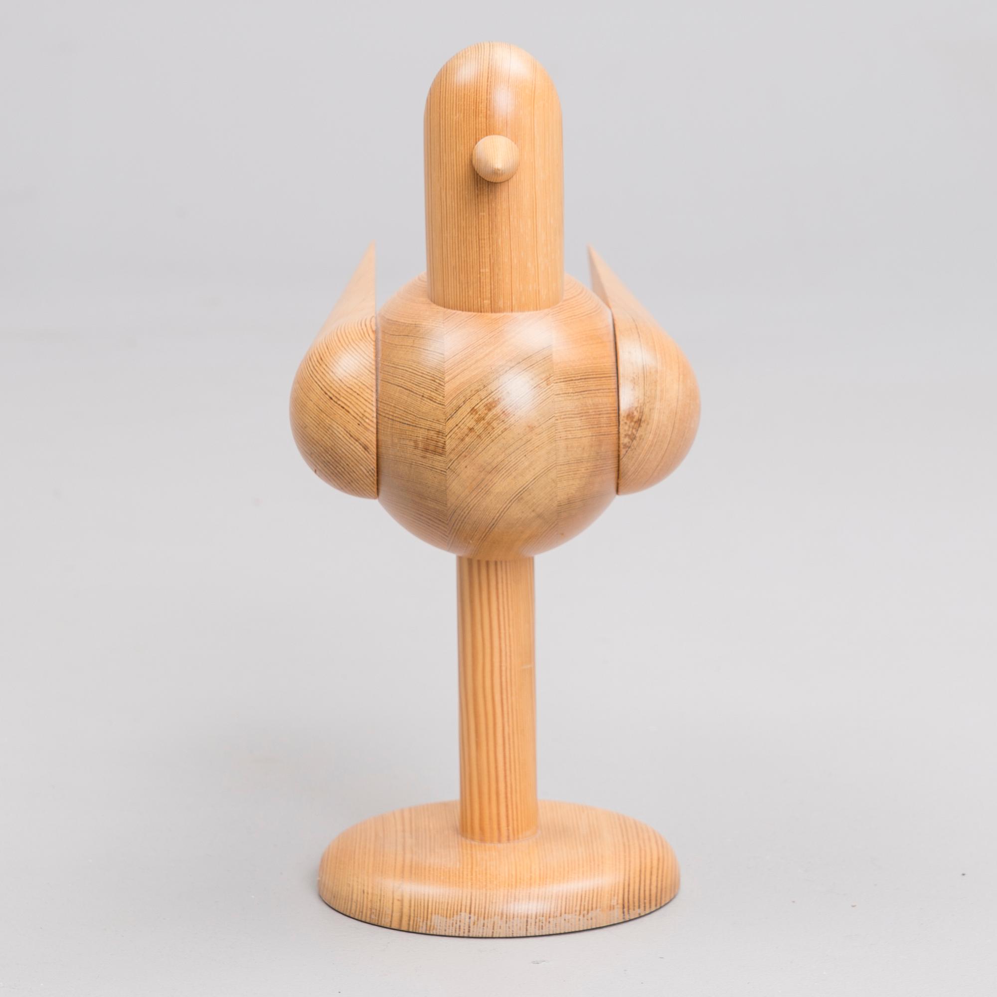 KAIJA AARIKKA, träskulptur, lackerad furu, 1970-tal.