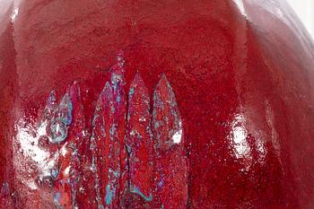 ULLA & GUSTAV KRAITZ, a glazed stoneware sculpture of an apple, Fogdarp, Förslöv, Sweden 2005.