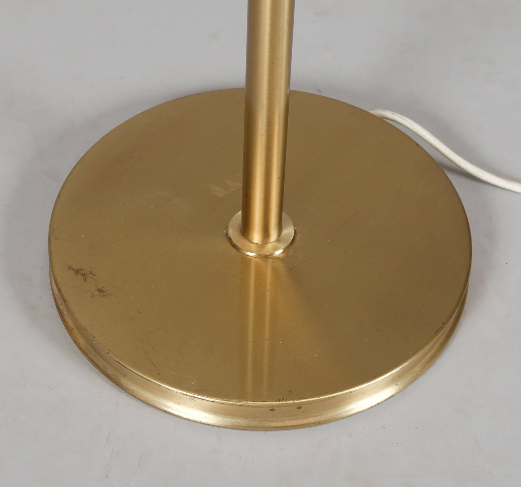 GOLVLAMPA, modell 2368/2148, "Stora Kamelen", Josef Frank, Firma Svenskt Tenn.