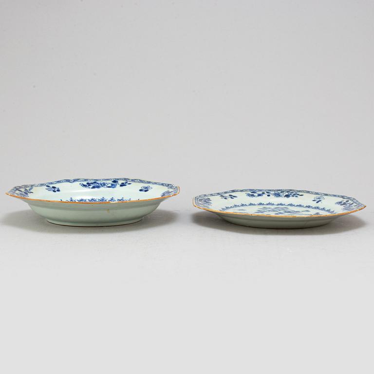 36 blue and white export porcelain dishes/plates, Qing dynasty, Qianlong (1736-95).