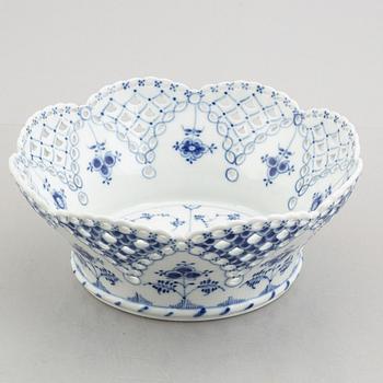 A 'Musselmalet' porcelain bowl, Denmark, 1968.