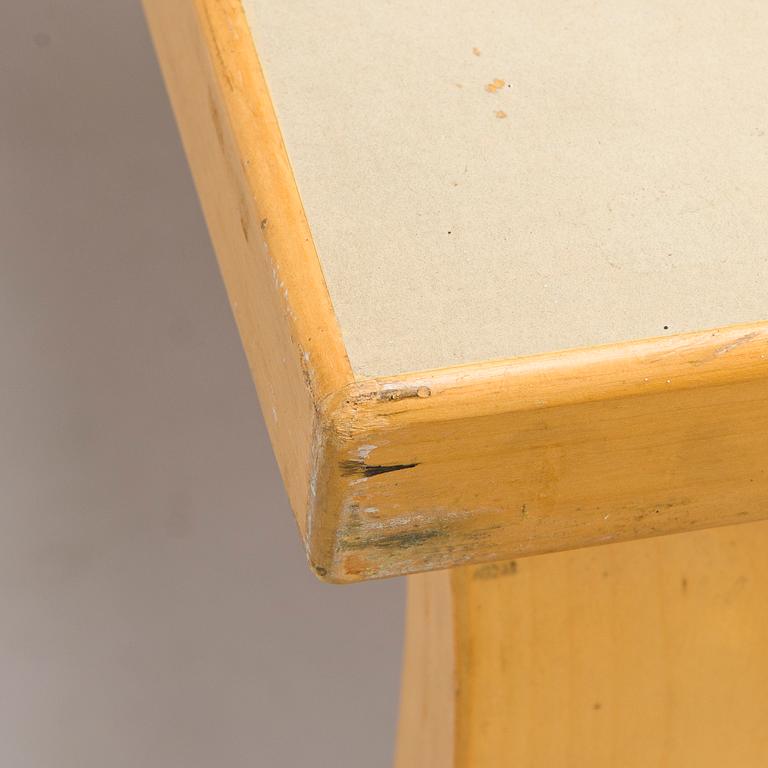Alvar Aalto, pöytä, malli 81C, Artek 1960-luku.