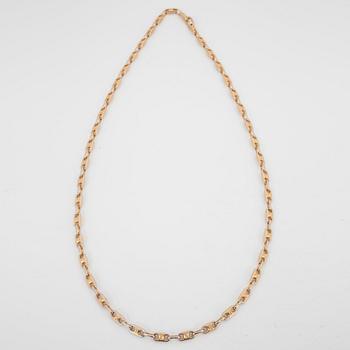CÉLINE, a gold colored chain necklace.
