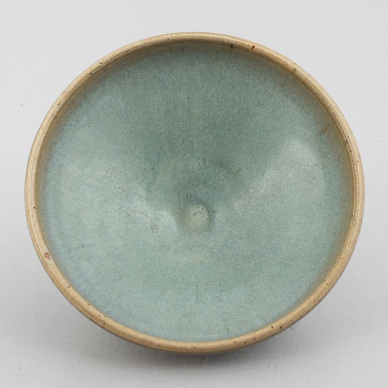 A Junyao glazed bowl. Yuan / Ming dynasty.