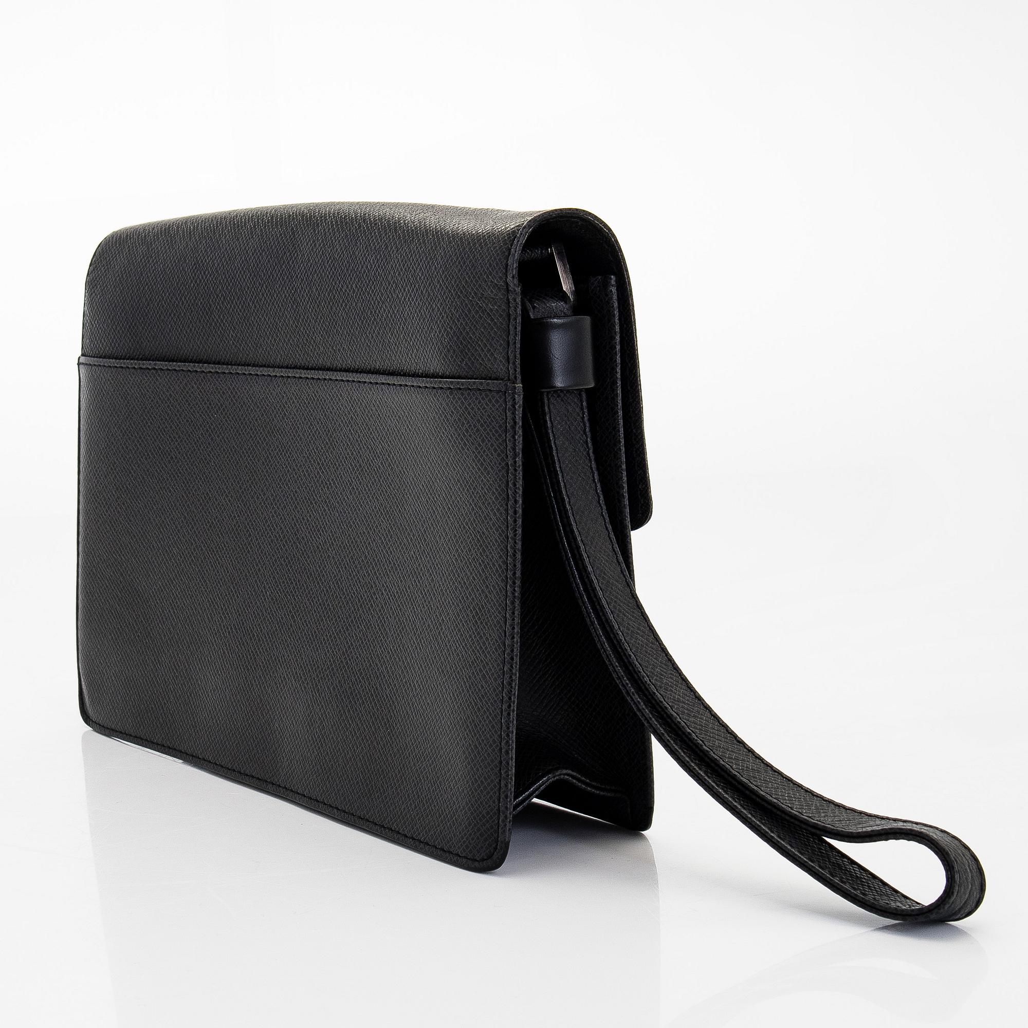 Louis Vuitton, laukku/clutch, "Selenga".