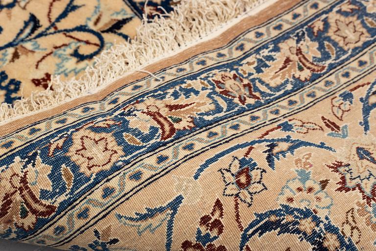Matto, semi-antique/old Nain, part silk, ca 250,5 x 162 cm.