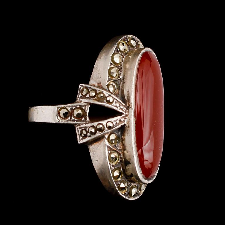 RING, sterlingsilver, med karneol och markasiter.