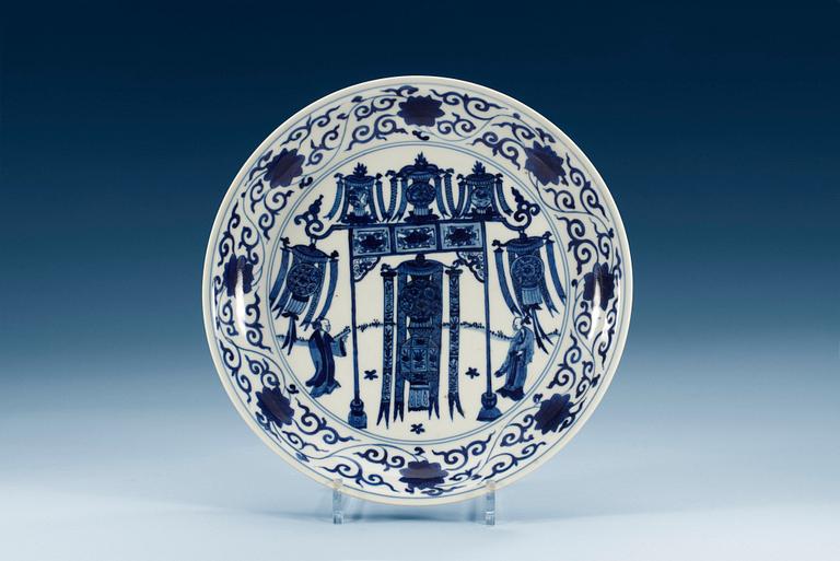 A blue and white dish, Ming dynasty with Wanli's six characters mark and of the period (1573-1619).