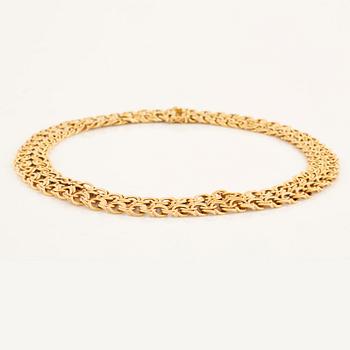 18K gold chain.