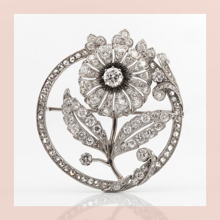 BROSCH, platina med briljant- samt rosenslipade diamanter tot cirka 2.00ct. K. Andersson, Stockholm 1938.