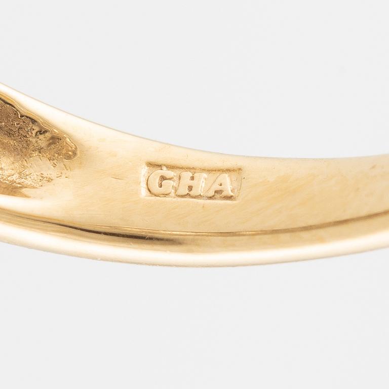 Ring, 18K guld med små åttkantslipade diamanter.